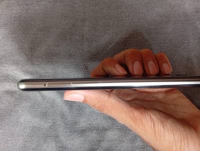 Sharp Aquos R3