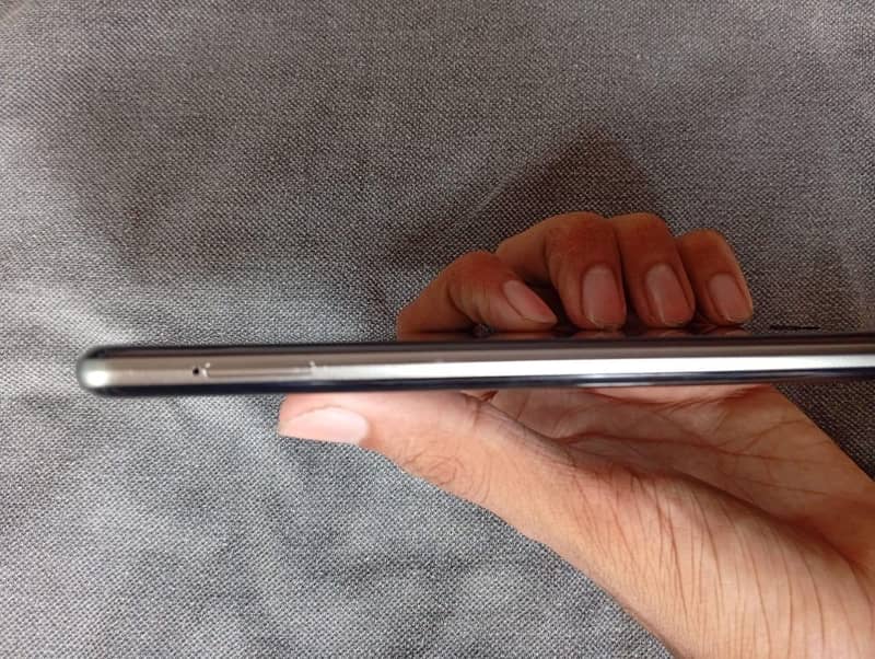 Sharp Aquos R3 0
