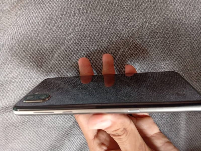 Sharp Aquos R3 1