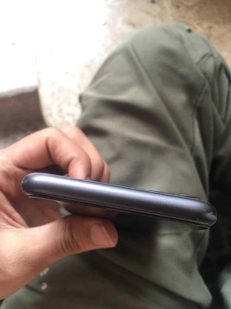Apple iPhone 11 3
