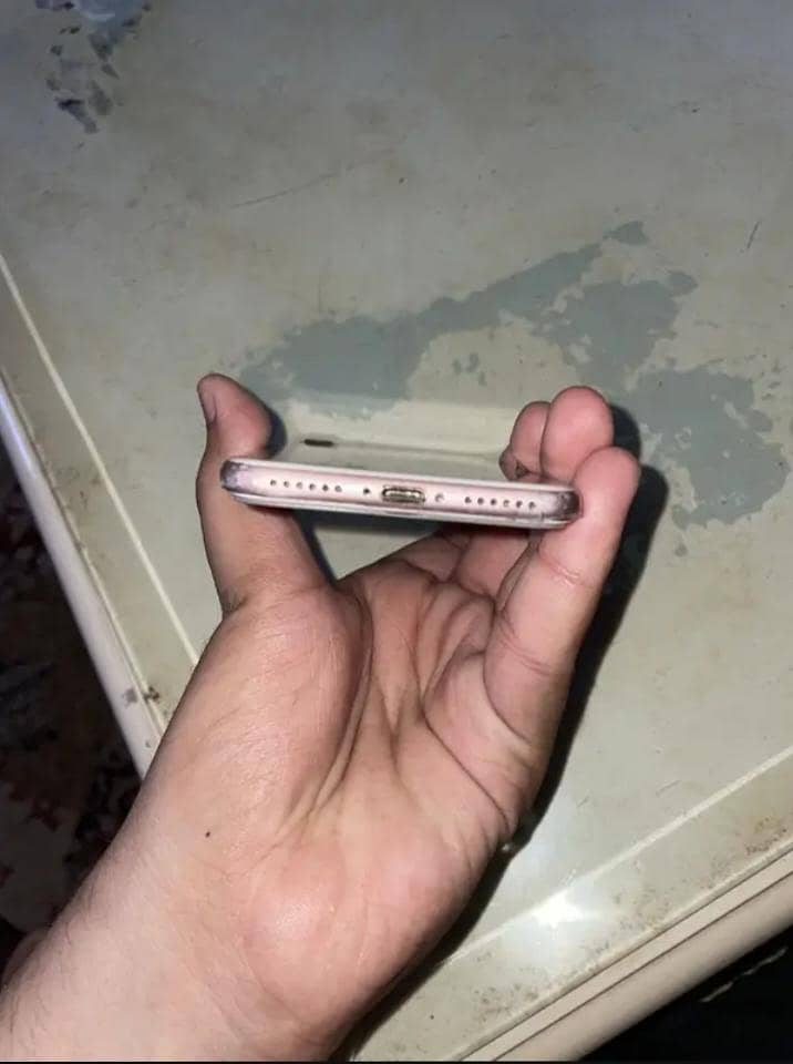 Apple iPhone 7 4