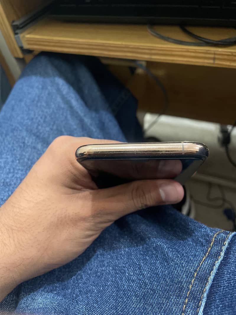 Apple iPhone 11 Pro 2