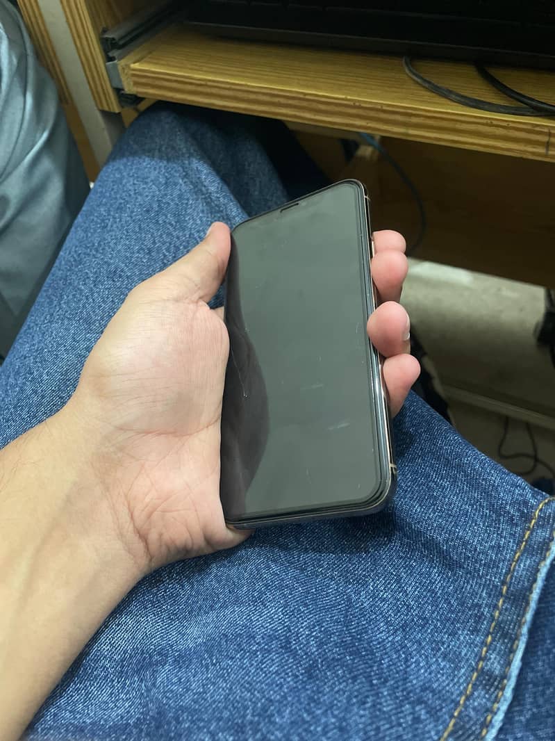 Apple iPhone 11 Pro 6