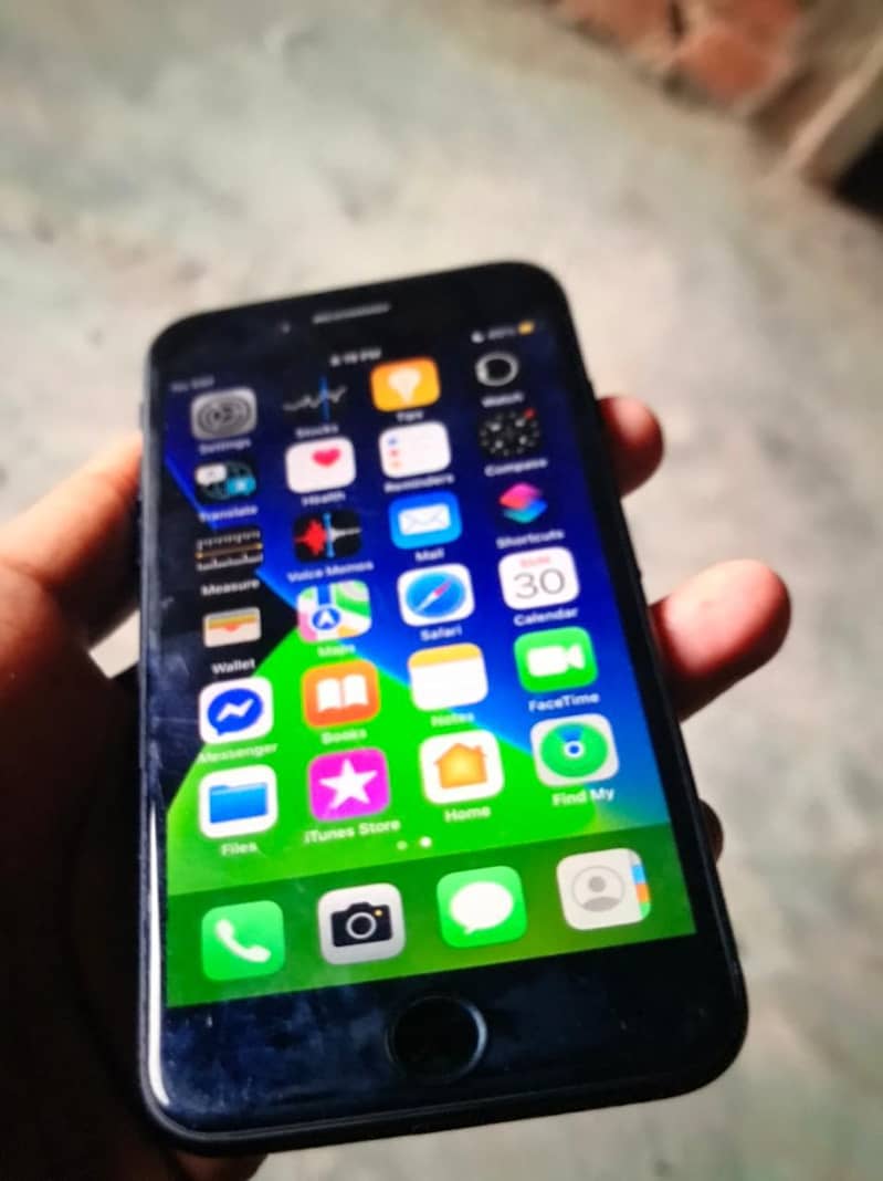 Apple iPhone 7 1