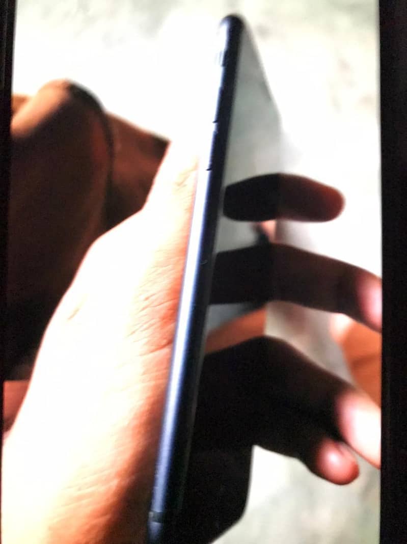 Apple iPhone 7 3