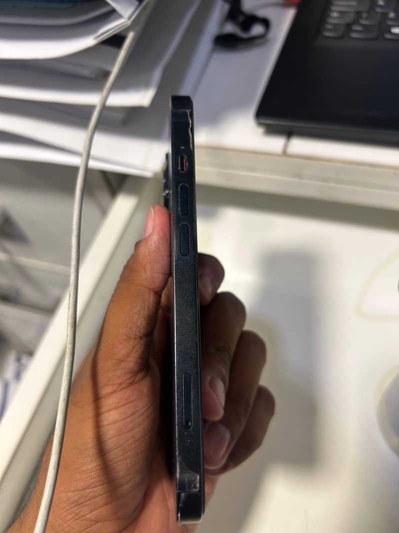 Apple iPhone 13 2