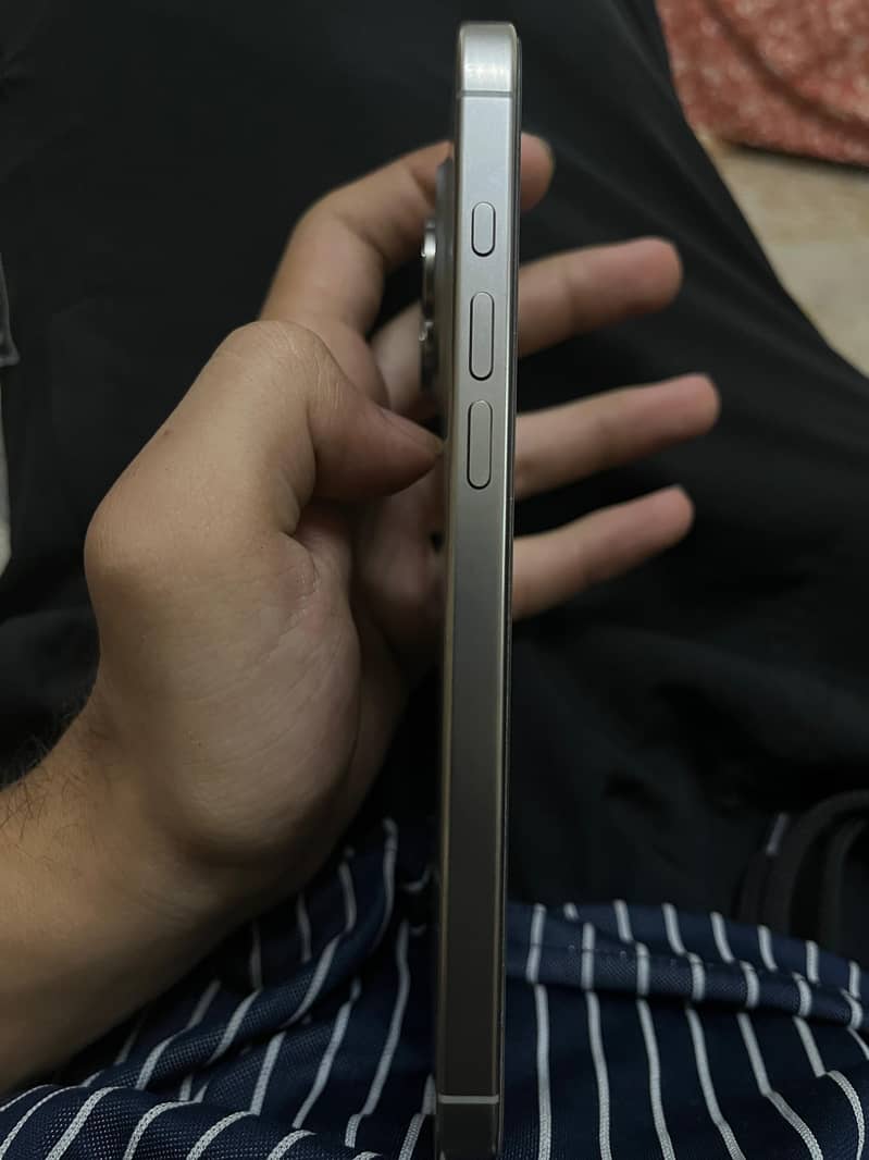 Apple iPhone 16 Pro Max 3