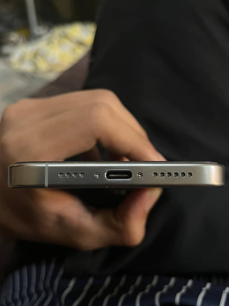 Apple iPhone 16 Pro Max 4