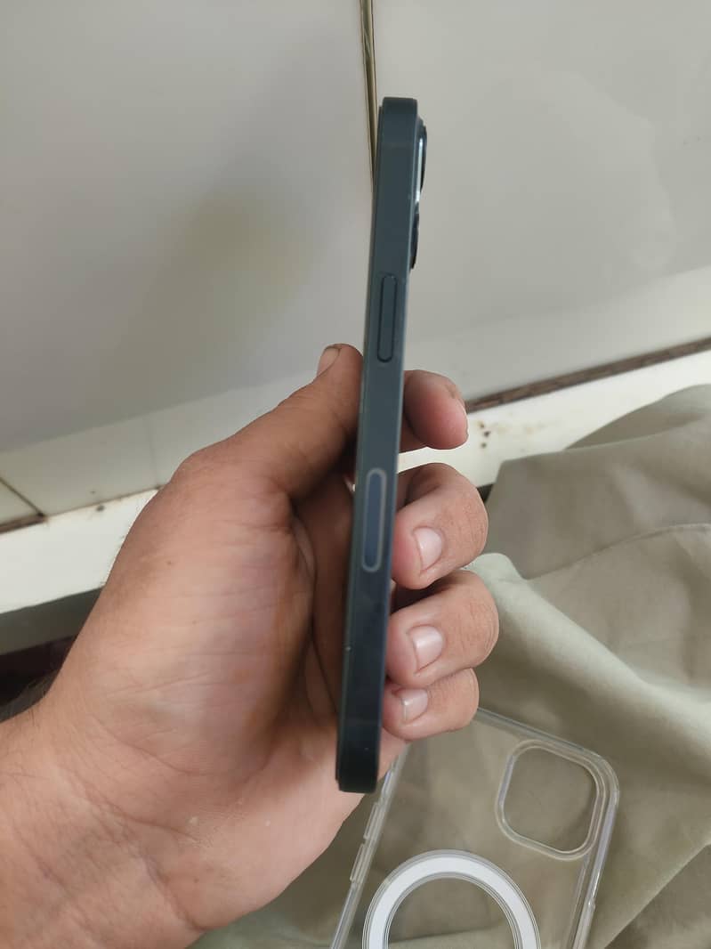 Apple iPhone 13 4