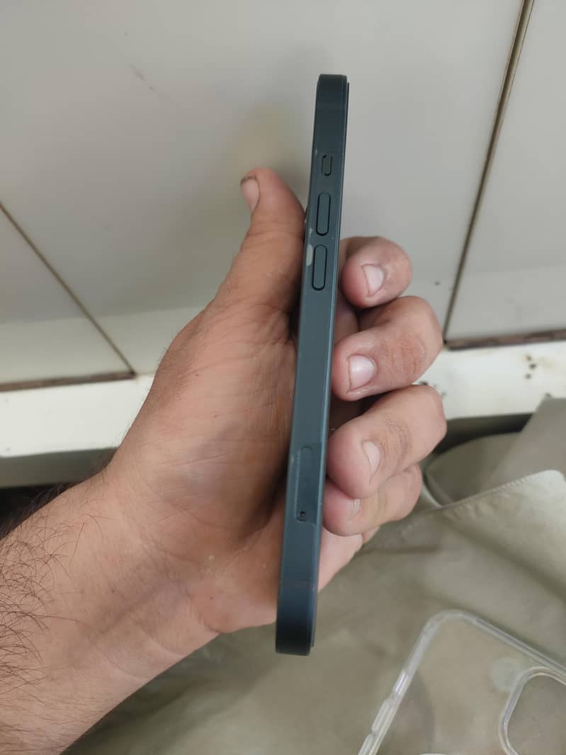 Apple iPhone 13 6