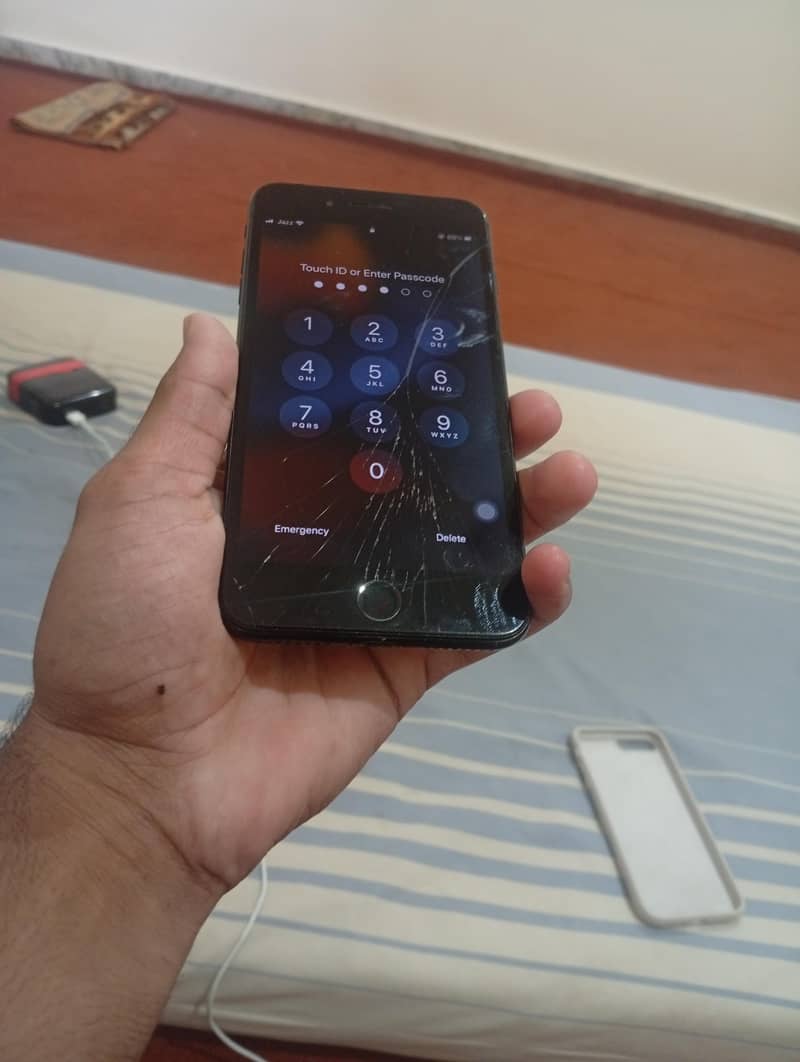 Apple iPhone 7 Plus 0