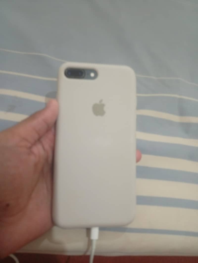 Apple iPhone 7 Plus 4