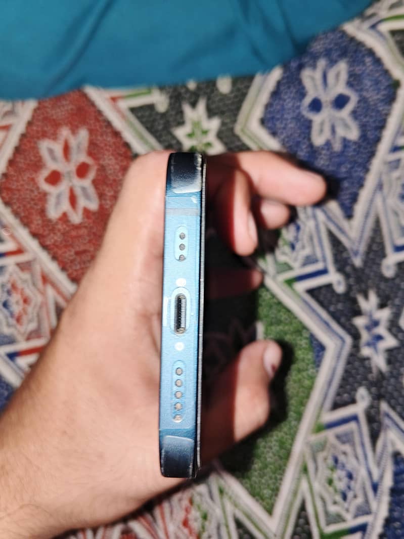 Apple iPhone 13 2