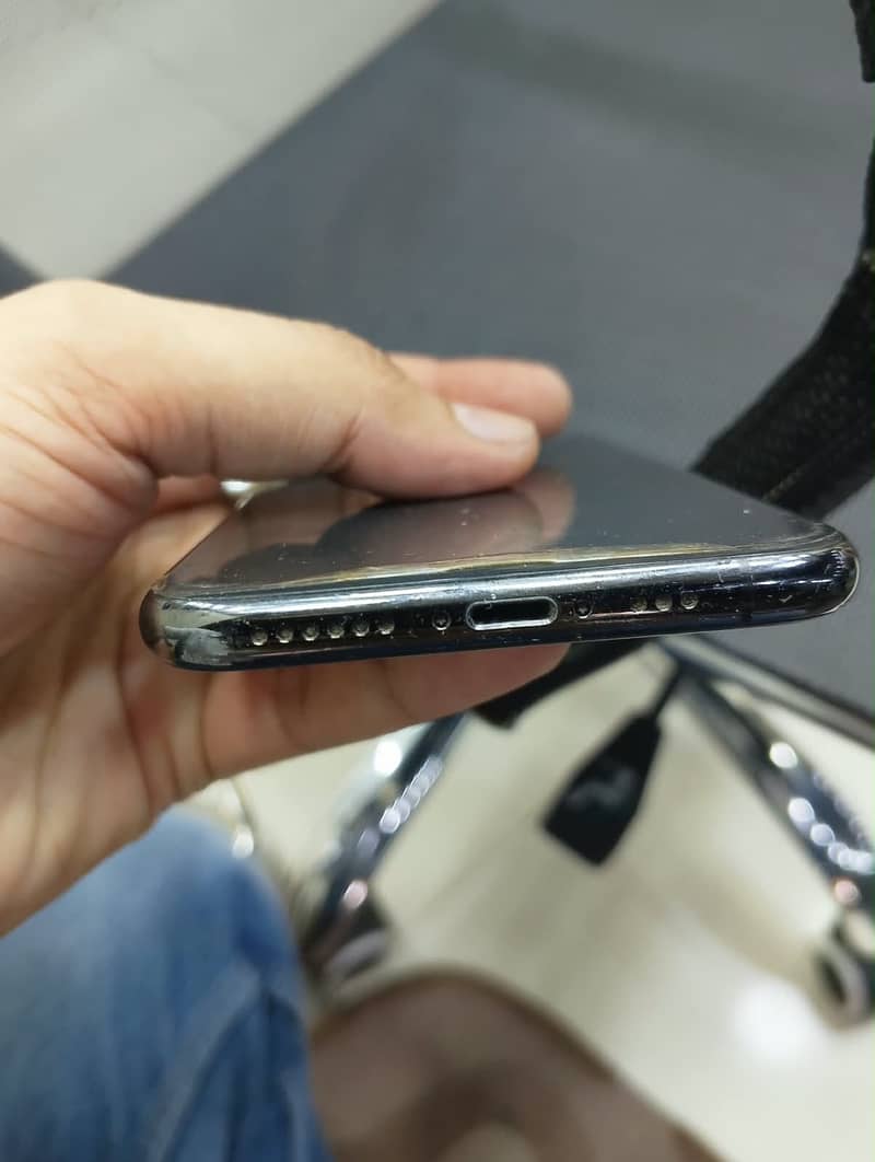 Apple iPhone X 6