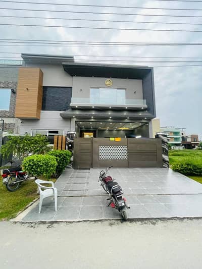 10 Marla Brand New House For Sale