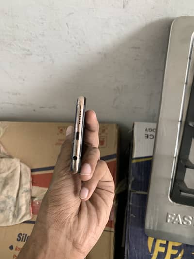 OPPO F9 Pro