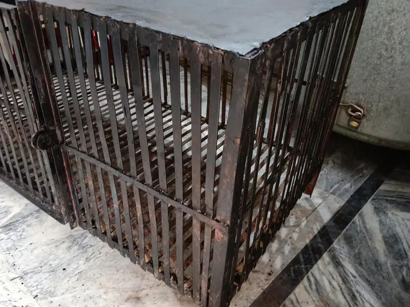 4x2 Feet Heavy Duty Lohe Ka Chicken Cage For Sale — photo 4