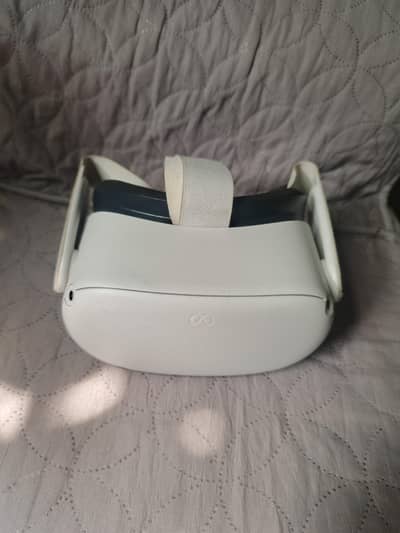Meta Quest 2 128GB with 2 Controllers – Excellent Condition