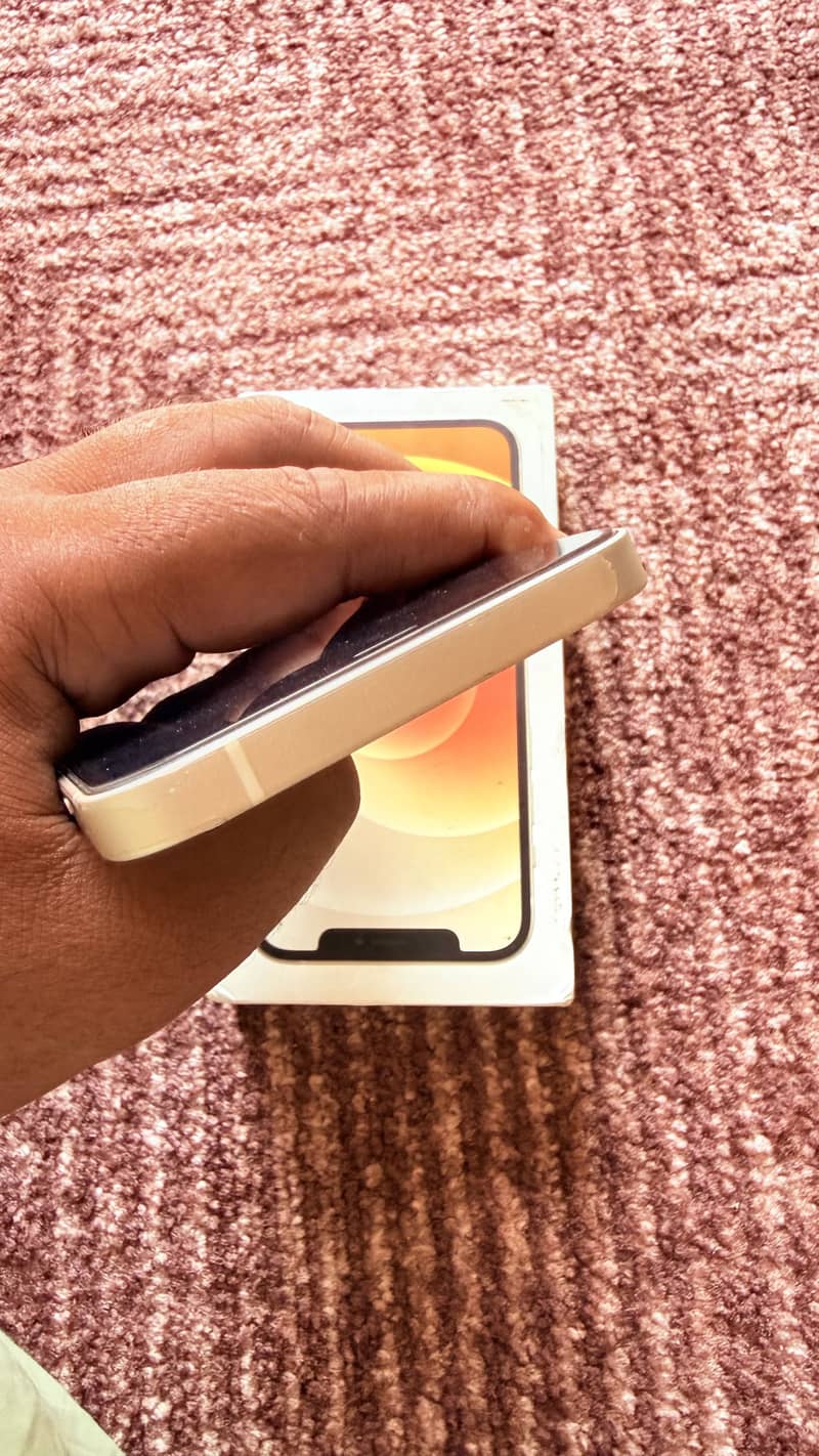 Apple iPhone 12 3