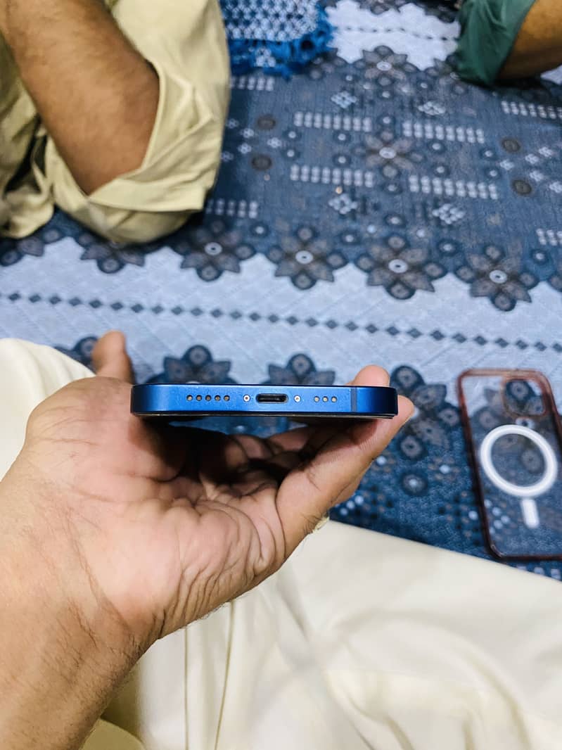 Apple iPhone 12 3