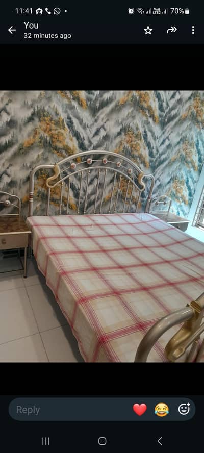 king size bed with dressing tables