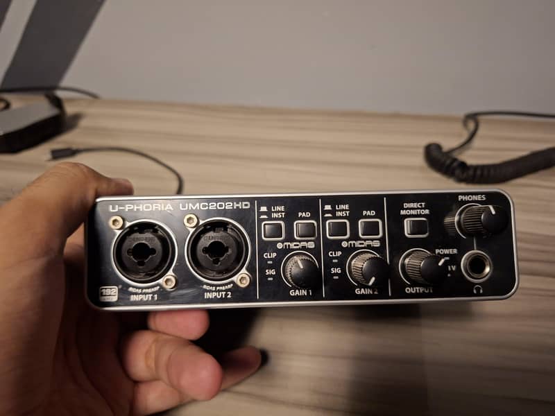 Behringer U-PHORIA UMC202HD Audio Interface 2
