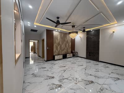1 Kanal ( 50*90 ) no real picture contact WhatsApp number 03349686581