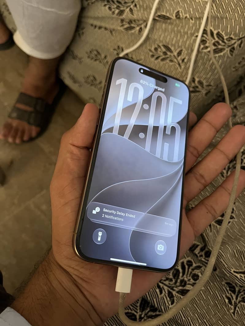 Apple iPhone 16 Pro Max 1