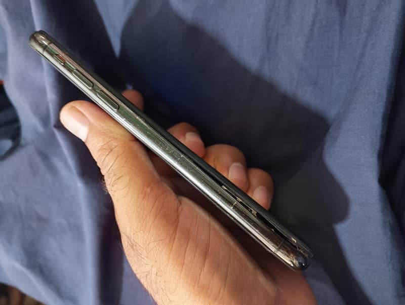 Apple iPhone X 3