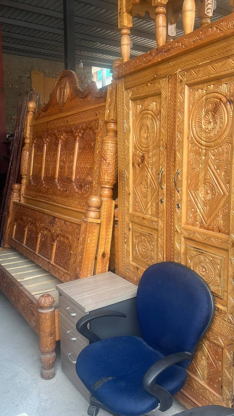 Office chairs/Office table/Draws/Tables/Racks/Sofas/Computer Tables 9