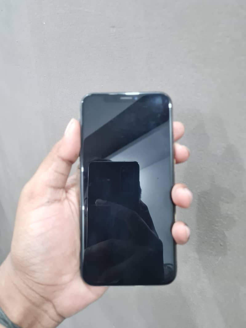 Apple iPhone XS 1