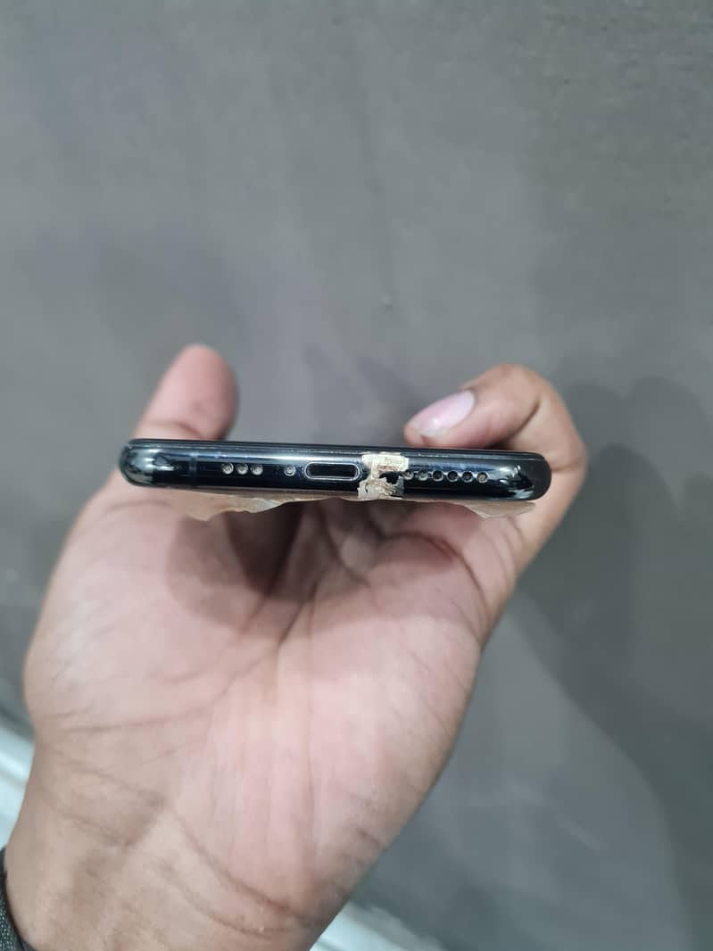 Apple iPhone XS 4