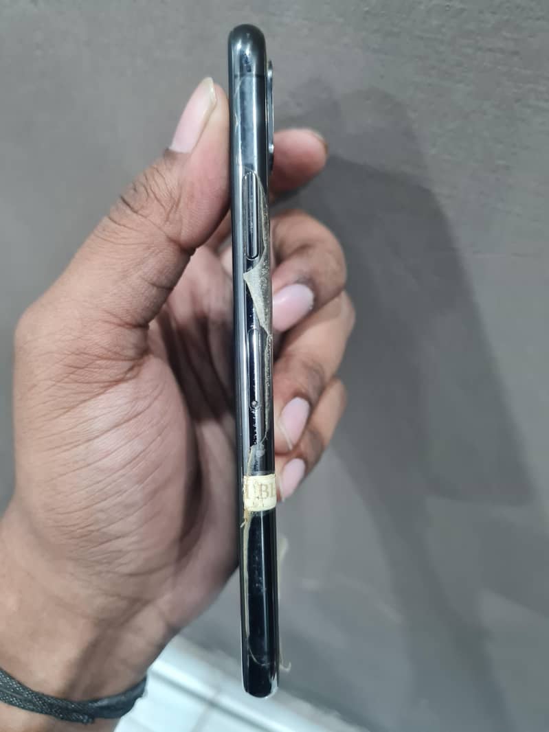Apple iPhone XS 5