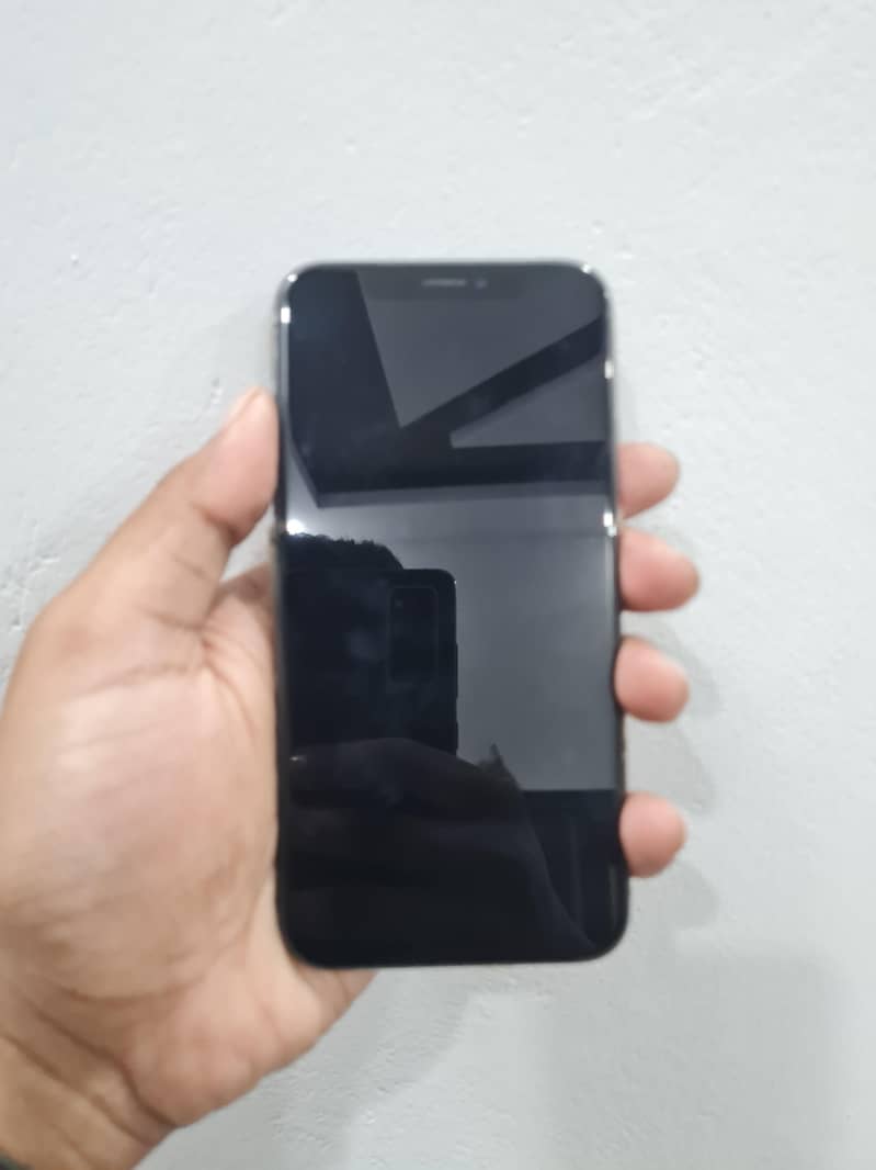 Apple iPhone XS 7