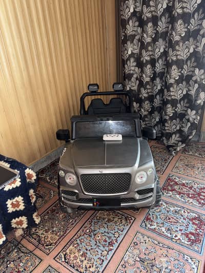 Kids car 10/10 condition