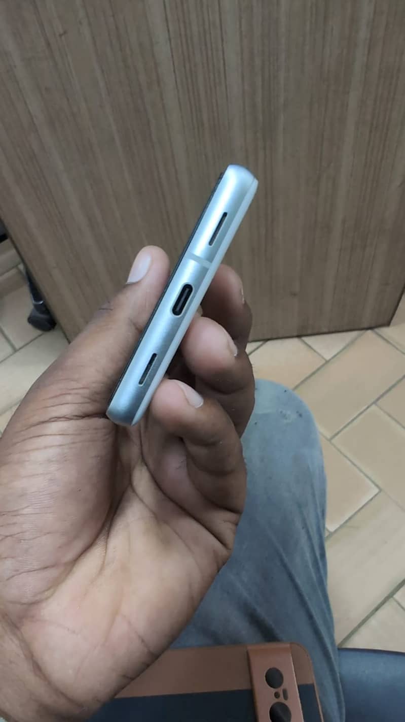 Google Pixel 7a 2