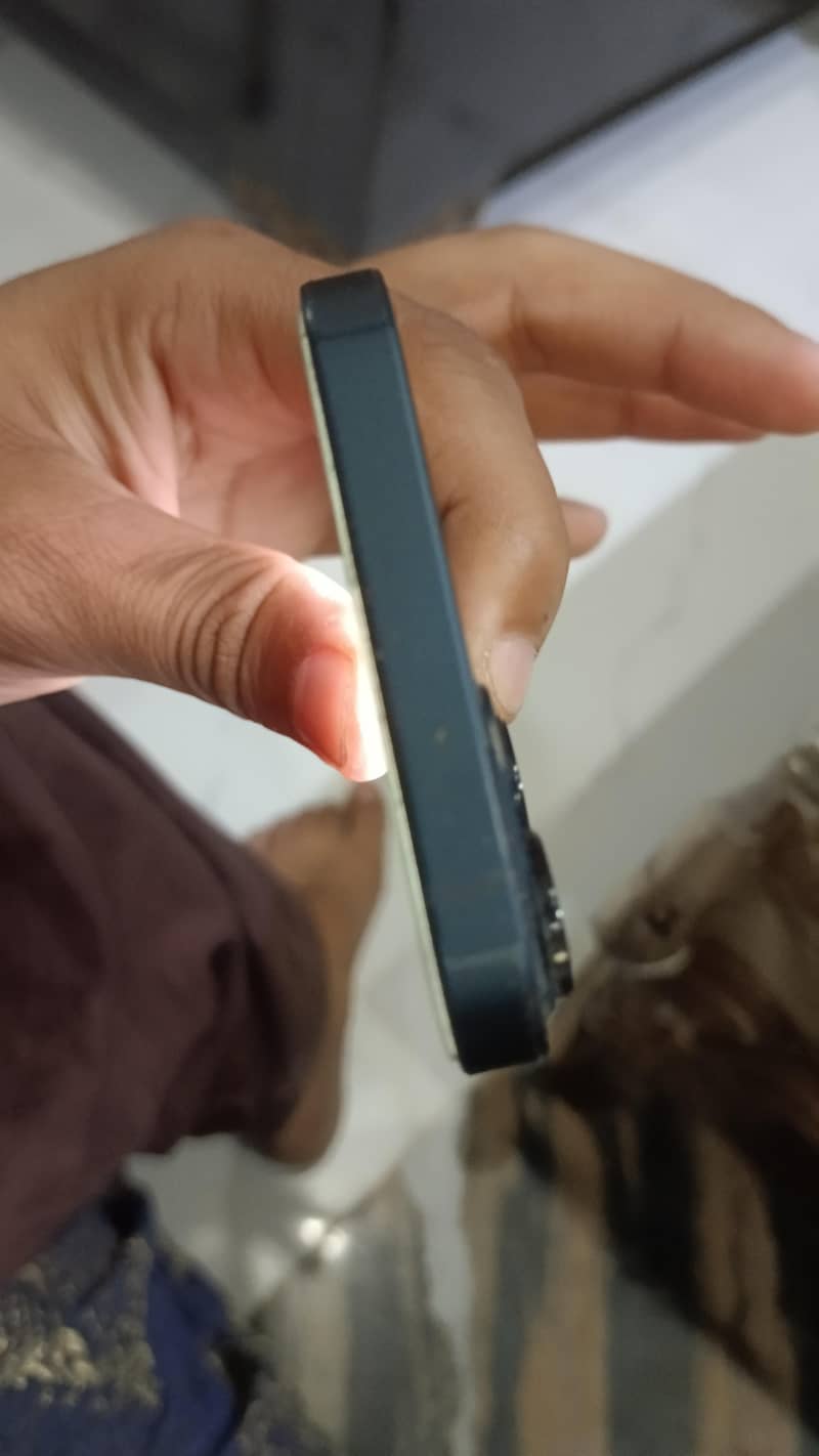 Apple iPhone 13 2