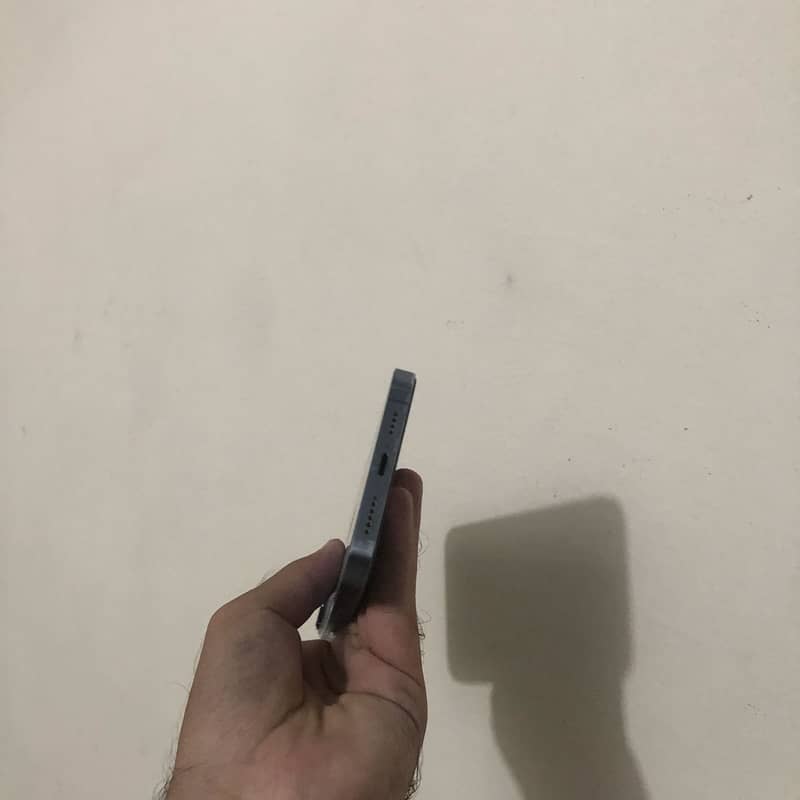 Apple iPhone 13 Pro Max 4