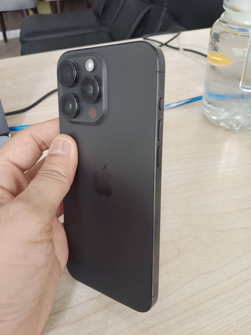 Apple iPhone 15 Pro Max 2