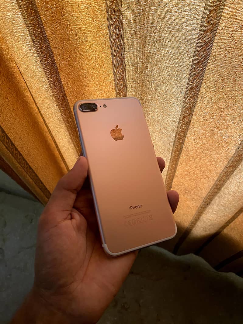 Apple iPhone 7 Plus 0