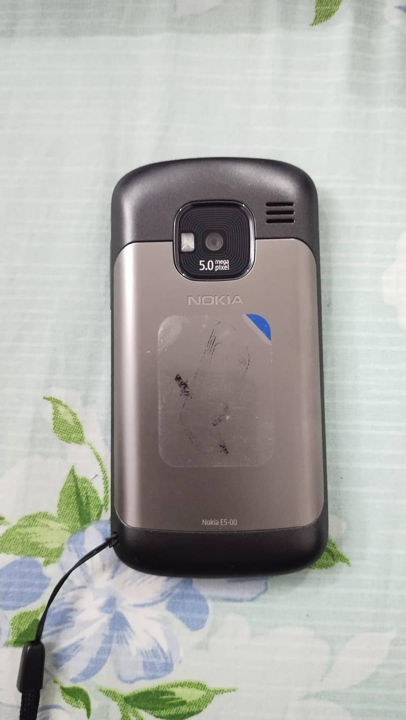 Nokia E5 6