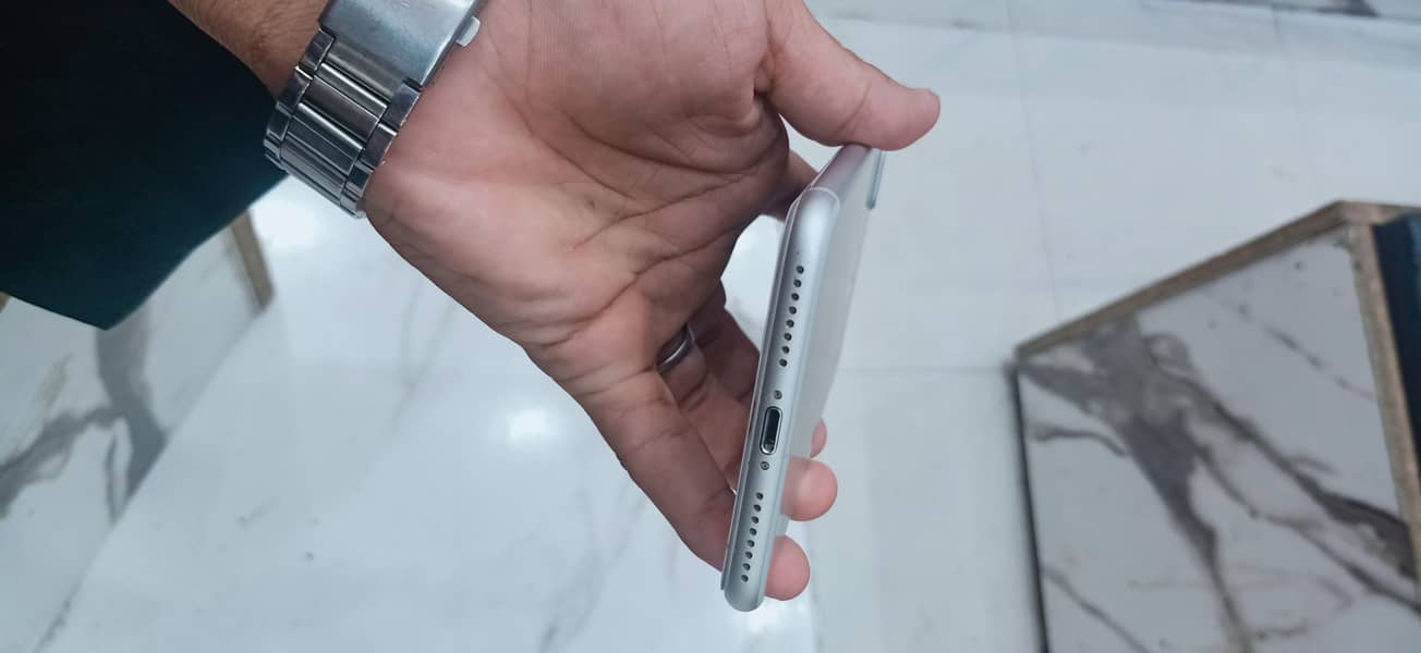 Apple iPhone 7 Plus 2