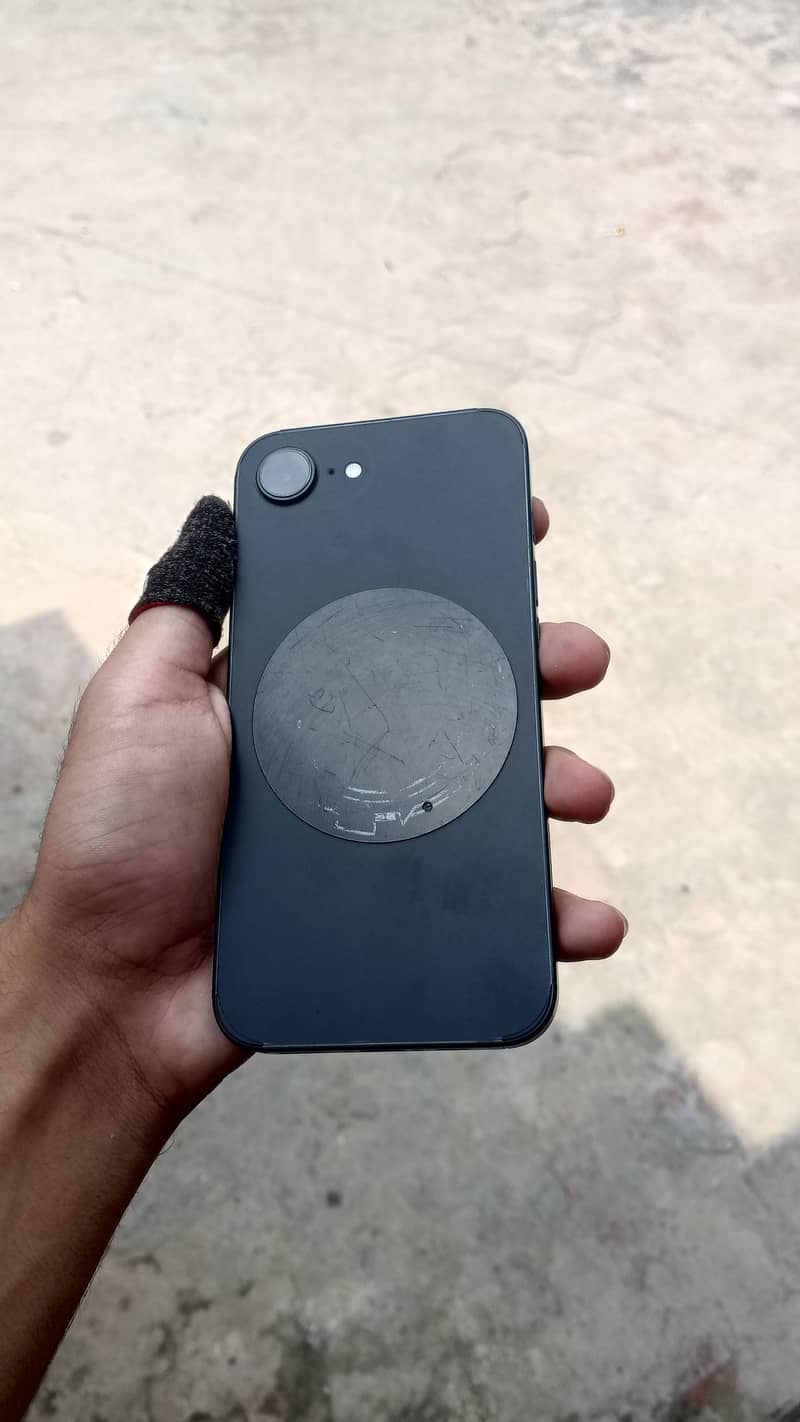 Apple iPhone 16e 2