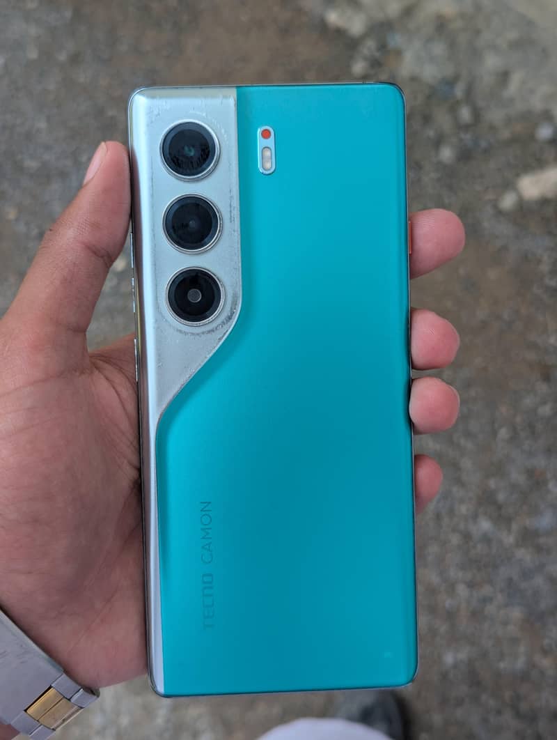 Tecno CAMON 40 Pro 1