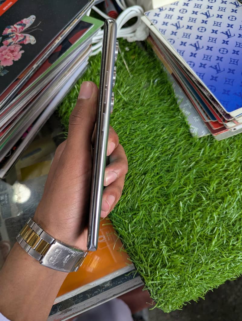Tecno CAMON 40 Pro 9