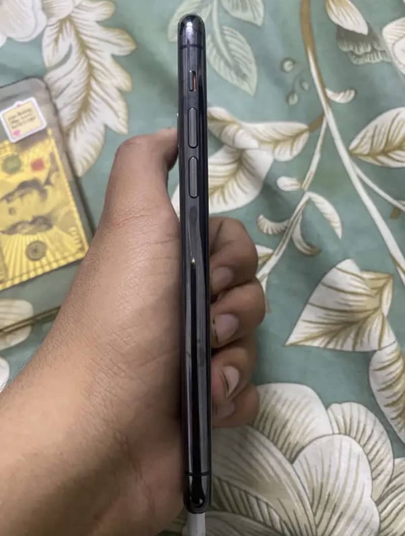 Apple iPhone 11 Pro 2