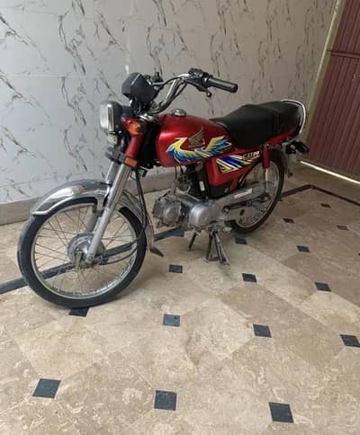 Honda 70 red colour