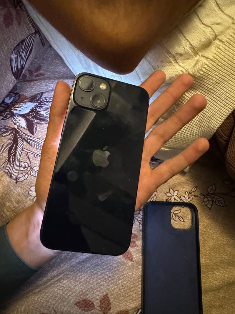 Apple iPhone 13 2
