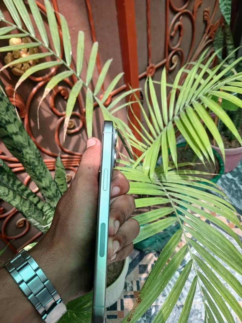 Apple iPhone 15 Pro Max 1