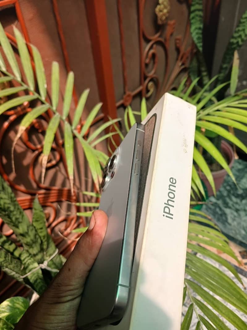 Apple iPhone 15 Pro Max 2